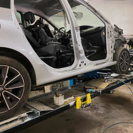 Unfallinstandsetzung und Lackierarbeiten Renault und Dacia
